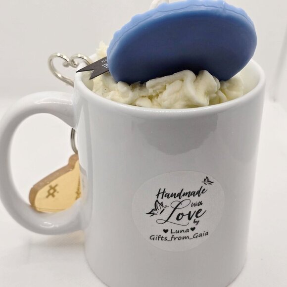 Aquarius Zodiac Candle Gift Set – 11oz Layered Mug Candle + Resin Keychain - Picture 8 of 12